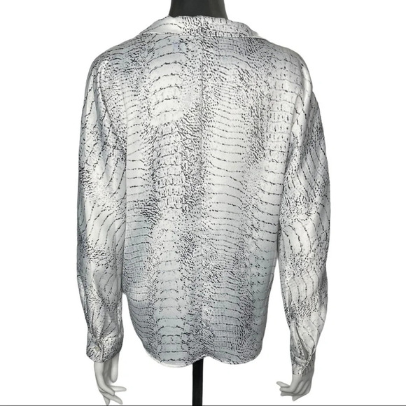 🛍️3/$40 H by Halston  Snake Print Notched Collar Blouse Size Small Blouse - Picture 5 of 5